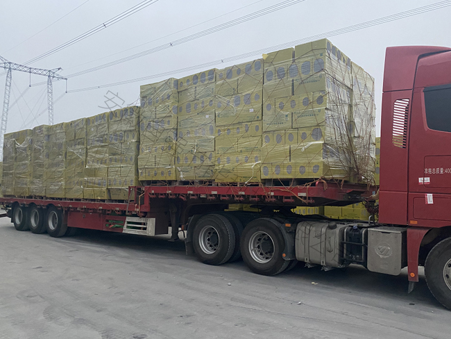 珍珠巖板發貨施工現場